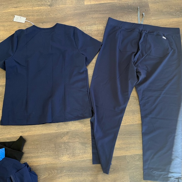 Figs Scrub Set - Picture 2 of 6